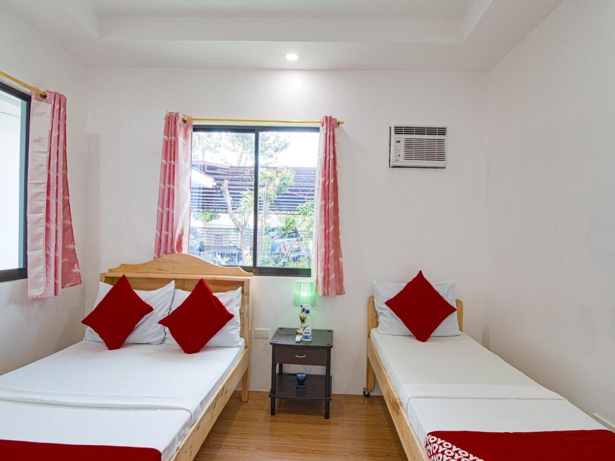 Oyo 777 Rn Guesthouse Moalboal Bagian luar foto