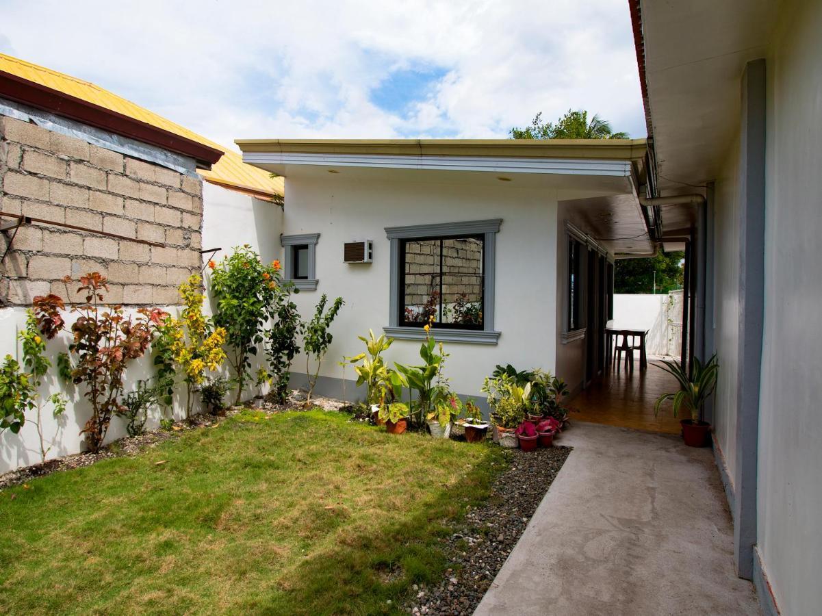 Oyo 777 Rn Guesthouse Moalboal Bagian luar foto