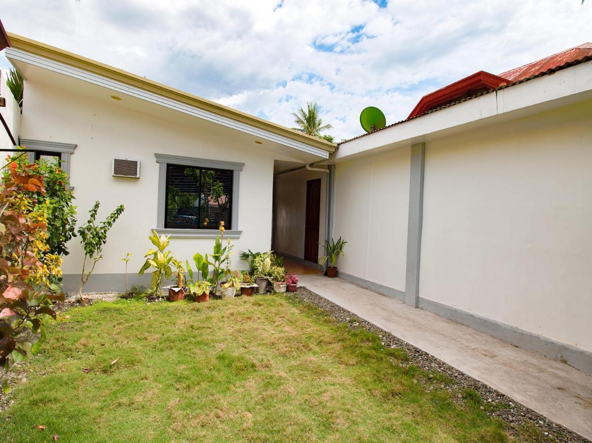 Oyo 777 Rn Guesthouse Moalboal Bagian luar foto
