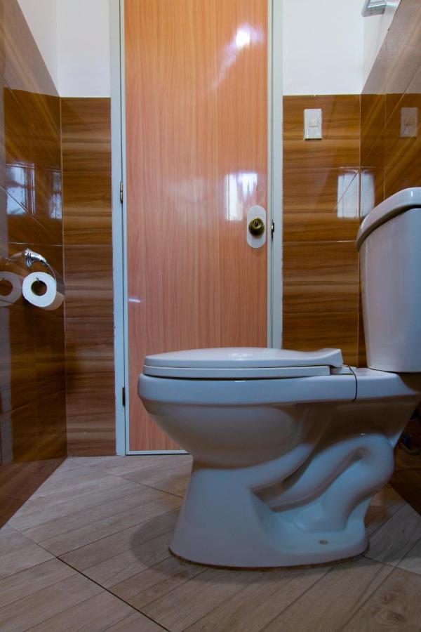 Oyo 777 Rn Guesthouse Moalboal Bagian luar foto