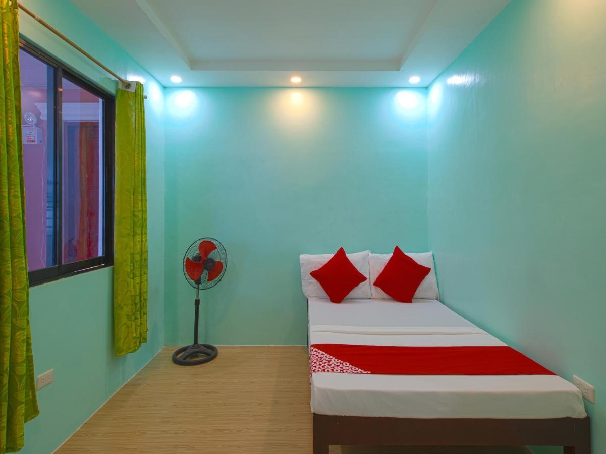 Oyo 777 Rn Guesthouse Moalboal Bagian luar foto