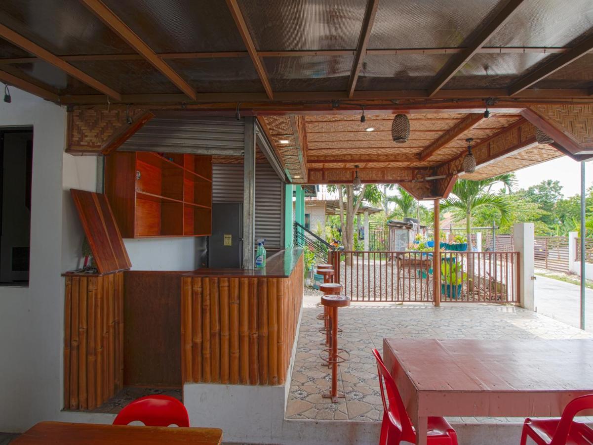 Oyo 777 Rn Guesthouse Moalboal Bagian luar foto